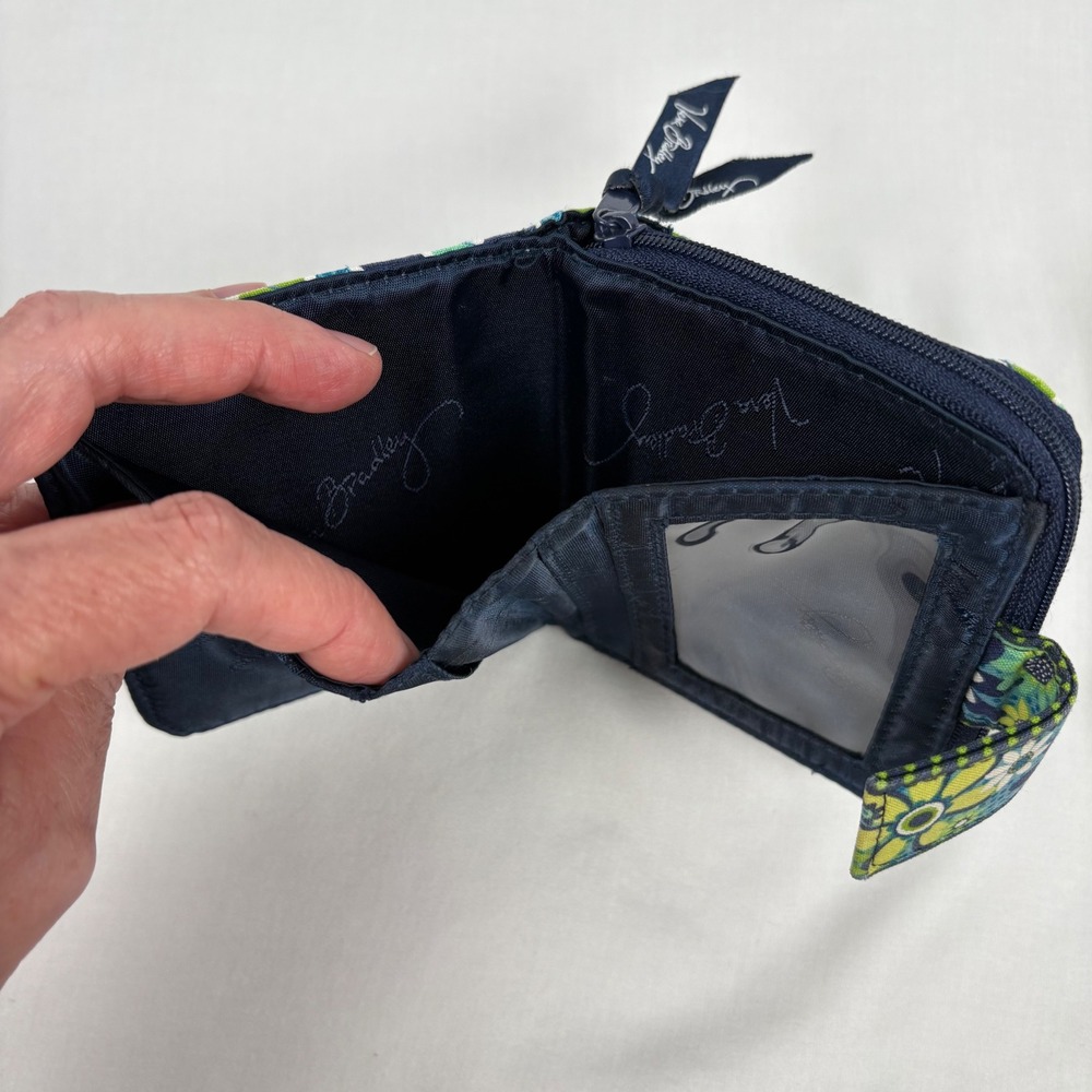 Vera Bradley Bifold Wallet Blue Green Daisy Daisy Quilted‎ Floral Coin Pocket - Picture 4 of 10